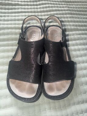 Alegria Black Kids Embossed Slingback Sandals